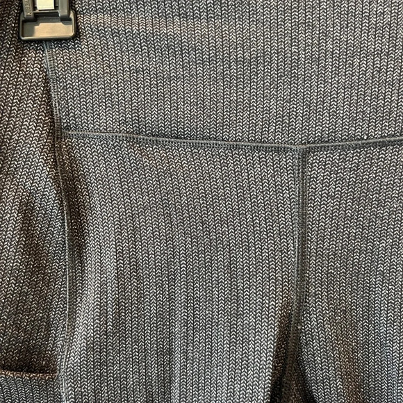 Lululemon women’s speed up tight 28” size 6 - Picture 3 of 13